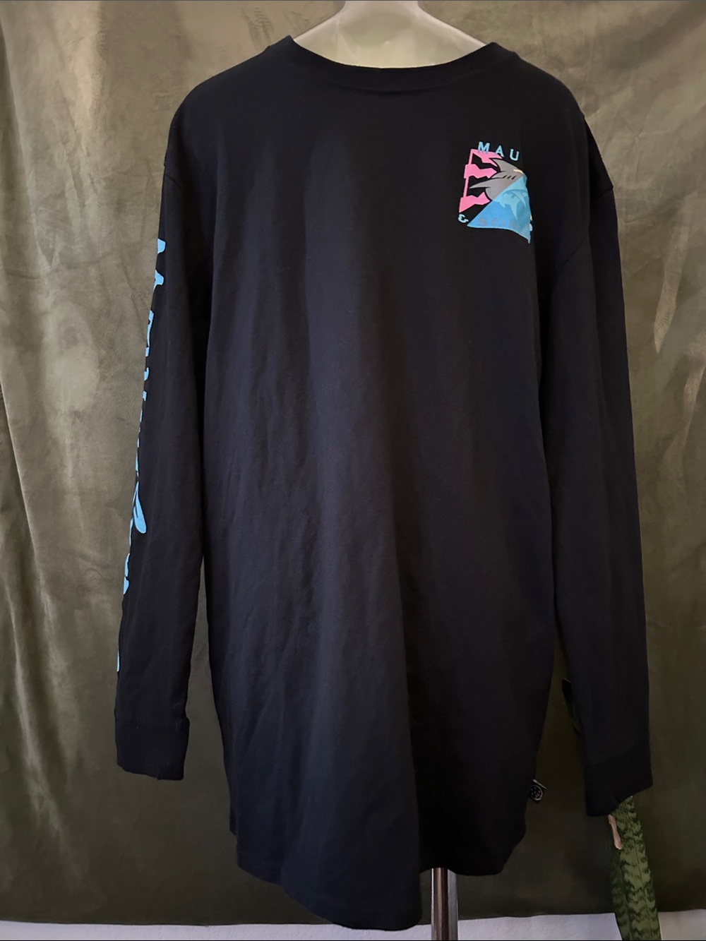 Maui Graphic Black Long-Sleeve Tee